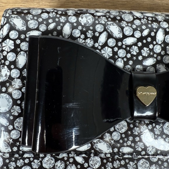 Betsey Johnson Dani Diamond Printed Crossbody Purse Large‎ Bow Black NWT - Picture 3 of 9